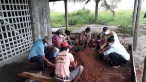 Famílias Sem Terras preparando mudas para campanha Nacional de Plantio de Árvores